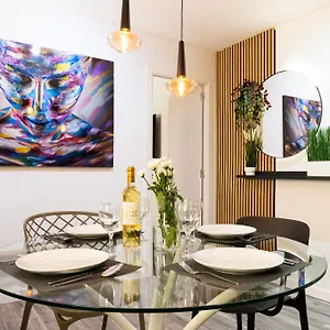 Singularstays Padre Urbano