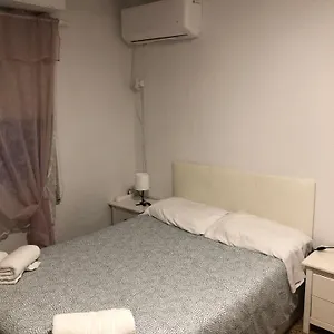 Alojamiento Puerto De Dos Dormitorios, Cocina Y Bano