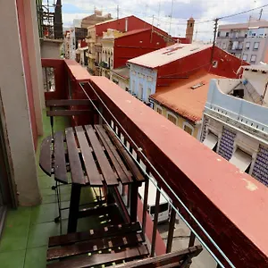2 Bed Apartment, Great Location, 500m From * Valencia