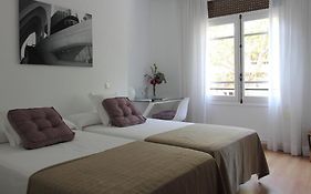 7 Moons B&B Valencia Room photo