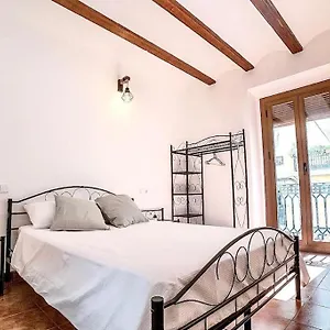 Con Terraza Cerca De La Estacion Del Nord Apartment
