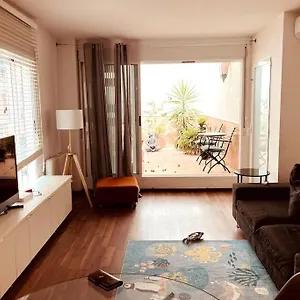 Location Center Has An Independent Courtyard Apartment *