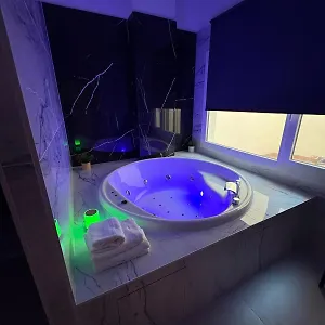 Centric Loft Near Arts & Science Apartment
