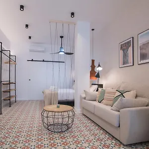 De Diseno Junto A La Ciudad De Ciencias D * Valencia