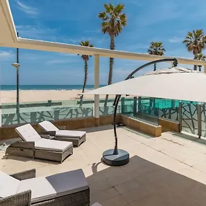 Luxury Front With Pool *