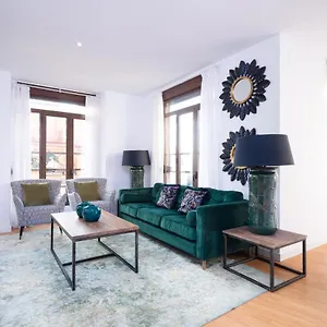 Luxury - Boutique Market Apartment *