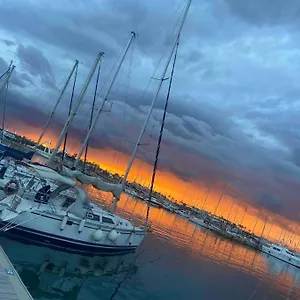 Hospedate En Un Velero En La Marina Sur De