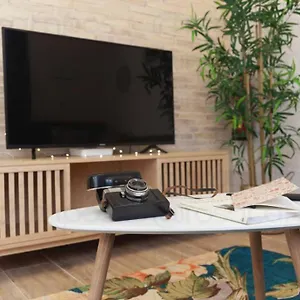 Apartment Rb - Urban Loft Retreat, Comfort & Good Location