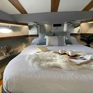 Botel Barco Playa *