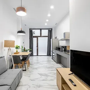 Apartment De Estilo Moderno Hasta 4 Pax *