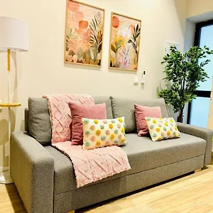 Apartment Cozy & Stylish Flat Close To Center