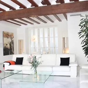 Reina Catedral Apartment *
